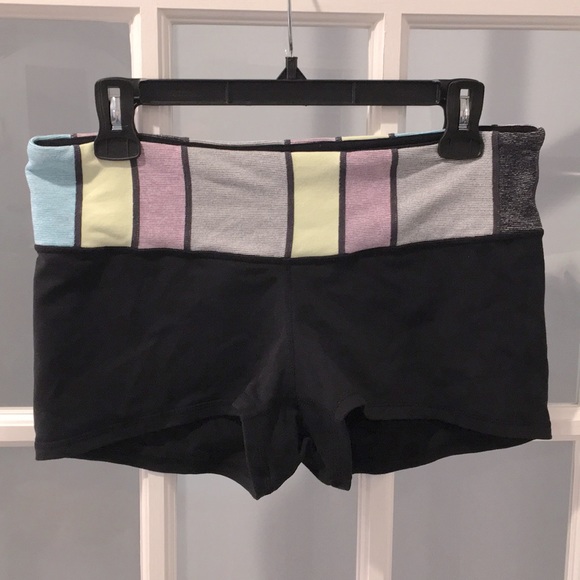 lululemon athletica Pants - Lululemon reversible boogie booty shorts